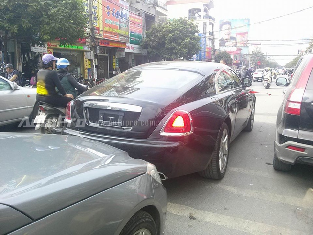 Chồng sắp cưới tặng Rolls-Royce Wraith 35 tỷ Đồng cho Hoa hậu Thu Ngân - Ảnh 2.