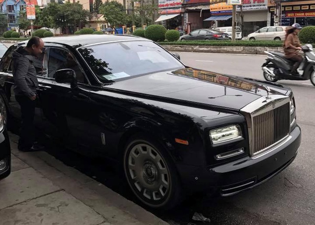 Rolls-Royce Phantom EWB Series II 28 tỷ Đồng làm xe rước dâu tại Hải Dương - Ảnh 7.