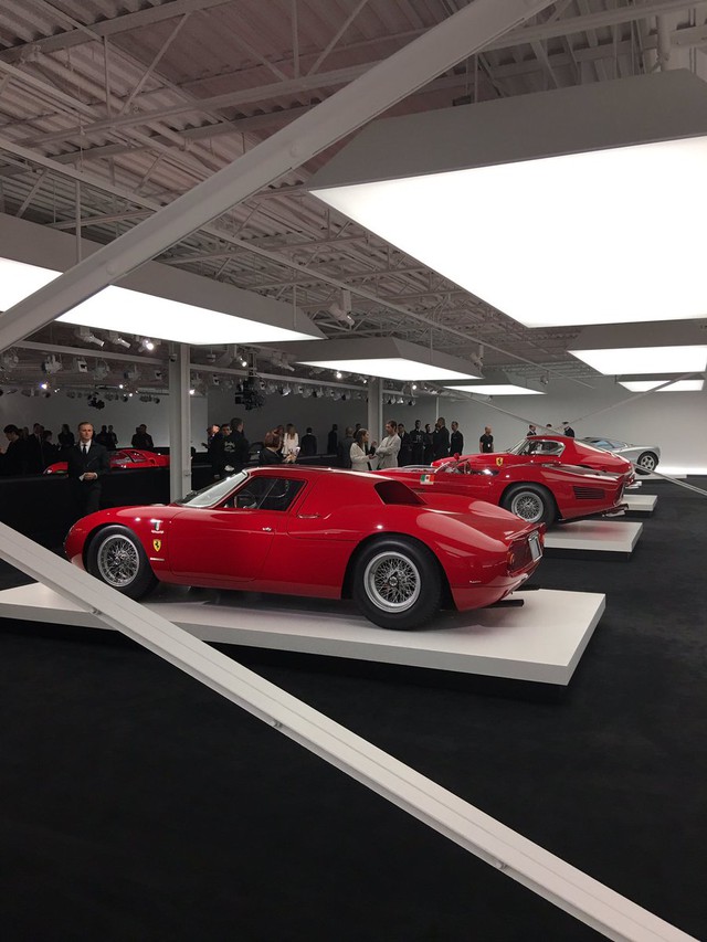 Hàng chục siêu xe từ cổ chí kim xuất hiện trong buổi giới thiệu bộ sưu tập mới nhất của Ralph Lauren - Ảnh 9.