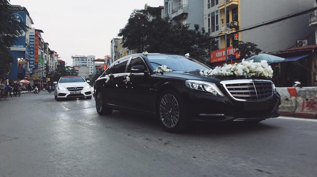 Mercedes-Maybach S600 trị giá 14,2 tỷ Đồng cùng dàn xe sang rước dâu đình đám tại Hà thành