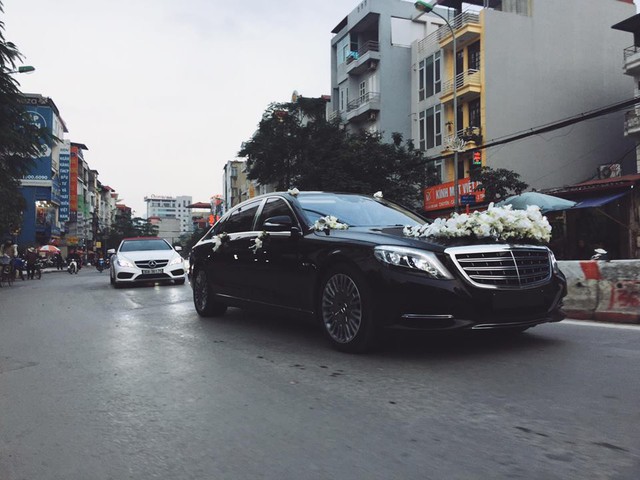 Mercedes-Maybach S600 trị giá 14,2 tỷ Đồng cùng dàn xe sang rước dâu đình đám tại Hà thành - Ảnh 4.