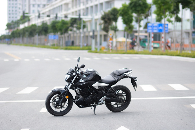 Cận cảnh naked bike Yamaha MT-03 có giá 139 triệu Đồng - Ảnh 4. Cận cảnh naked bike Yamaha MT-03 có giá 139 triệu Đồng - Ảnh 4.