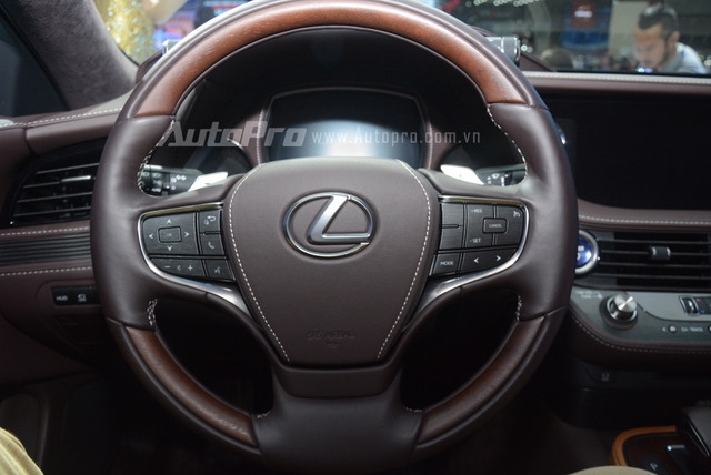 Khám phá Lexus LS 500h 2018, ngập tràn công nghệ, thiết kế đẹp mắt, tiết kiệm nhiên liệu - Ảnh 20. Khám phá Lexus LS 500h 2018, ngập tràn công nghệ, thiết kế đẹp mắt, tiết kiệm nhiên liệu - Ảnh 20.