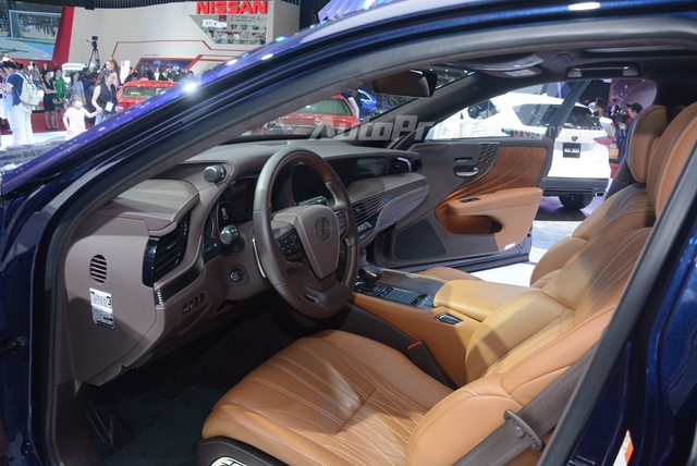 Khám phá Lexus LS 500h 2018, ngập tràn công nghệ, thiết kế đẹp mắt, tiết kiệm nhiên liệu - Ảnh 10. Khám phá Lexus LS 500h 2018, ngập tràn công nghệ, thiết kế đẹp mắt, tiết kiệm nhiên liệu - Ảnh 10.