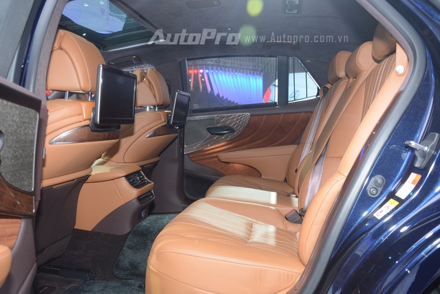 Khám phá Lexus LS 500h 2018, ngập tràn công nghệ, thiết kế đẹp mắt, tiết kiệm nhiên liệu - Ảnh 11. Khám phá Lexus LS 500h 2018, ngập tràn công nghệ, thiết kế đẹp mắt, tiết kiệm nhiên liệu - Ảnh 11.