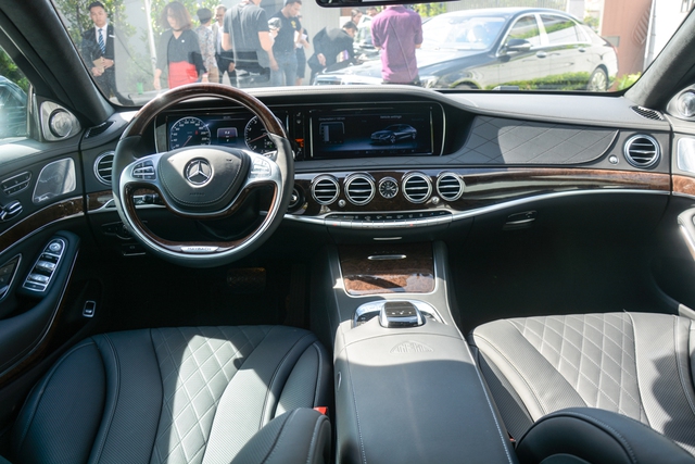 Chi tiết xe siêu sang Mercedes-Maybach S400 4Matic nhưng giá chỉ bằng xe sang - Ảnh 14. Chi tiết xe siêu sang Mercedes-Maybach S400 4Matic nhưng giá chỉ bằng xe sang - Ảnh 14.