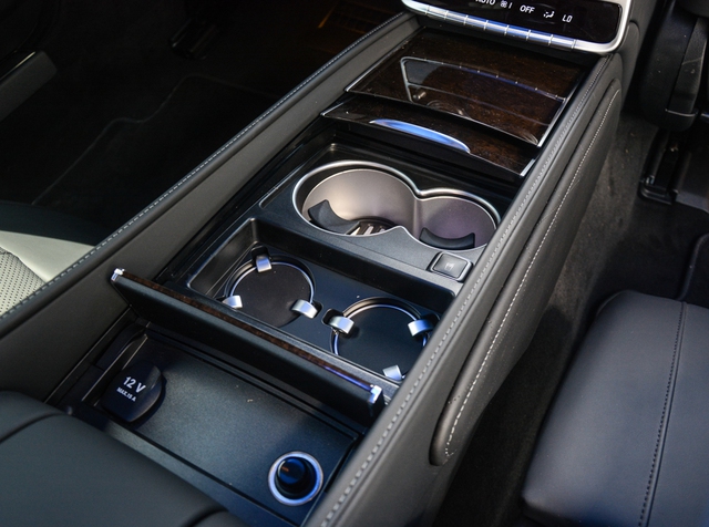 Chi tiết xe siêu sang Mercedes-Maybach S400 4Matic nhưng giá chỉ bằng xe sang - Ảnh 11. Chi tiết xe siêu sang Mercedes-Maybach S400 4Matic nhưng giá chỉ bằng xe sang - Ảnh 11.