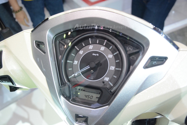 Honda Lead 2017: Tiết kiệm xăng hơn, có khóa thông minh giống   Honda SH - Ảnh 7.