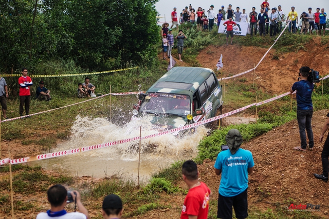 Hàng trăm xe SUV, bán tải hăm hở phá xe tại VOC 2017 - Ảnh 9.