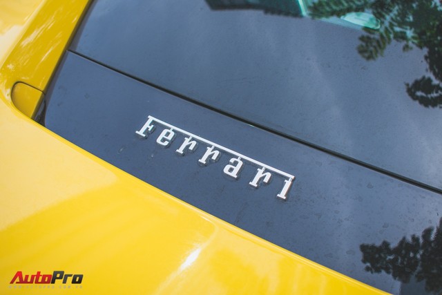 Phan Thành cầm lái Ferrari 488 GTB dạo phố dịp Giáng sinh - Ảnh 10.