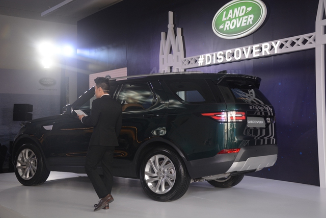 SUV hạng sang Land Rover Discovery 2018 chính thức ra mắt Việt Nam, giá từ 4 tỷ Đồng - Ảnh 3.