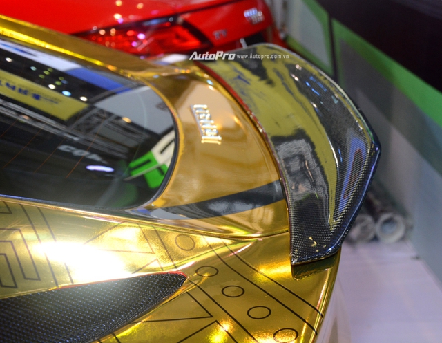Ferrari F12 Berlinetta từng của Cường Đô-la được hóa thành ngựa vàng trưng bày tại VIMS 2017 - Ảnh 10.