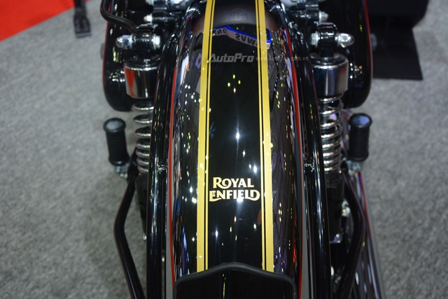Làm quen với Royal Enfield Classic 500 màu crôm có giá bán 127 triệu Đồng - Ảnh 7.