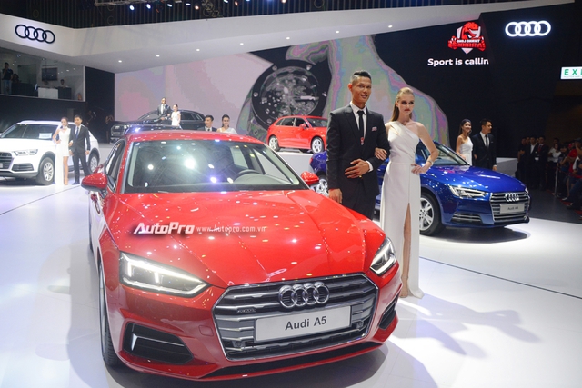Á hậu Dương Tú Anh khoe nhan sắc lộng lẫy tại gian hàng Audi - Ảnh 12.