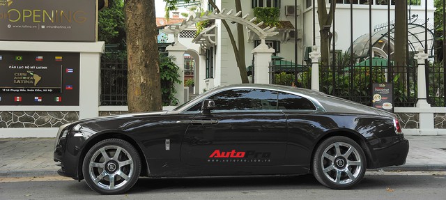 Rolls-Royce Wraith đổi màu theo phong cách gấu trúc tại Hà Nội - Ảnh 4.