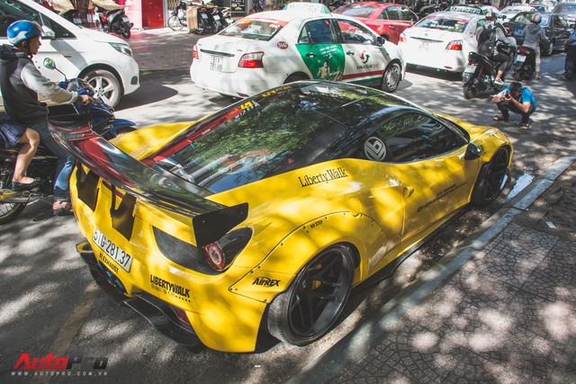Ferrari 458 Liberty Walk độc nhất Việt Nam trở về màu nguyên bản - Ảnh 7. Ferrari 458 Liberty Walk độc nhất Việt Nam trở về màu nguyên bản - Ảnh 7.