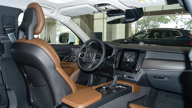 Wagon hạng sang Volvo V90 2018 đầu tiên về Việt Nam, chưa có giá bán - Ảnh 17. Wagon hạng sang Volvo V90 2018 đầu tiên về Việt Nam, chưa có giá bán - Ảnh 17.
