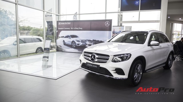 Bán Hyundai SantaFe, Hồng Đăng Người phán xử lên đời xe sang Mercedes-Benz GLC300 - Ảnh 2. Bán Hyundai SantaFe, Hồng Đăng Người phán xử lên đời xe sang Mercedes-Benz GLC300 - Ảnh 2.