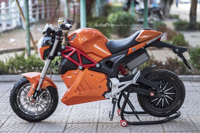 Cận cảnh xe điện mang kiểu dáng Ducati Monster, giá 25 triệu Đồng tại Hà Nội - Ảnh 1.