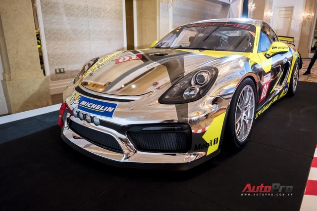 Chi tiết xe đua thể thao Porsche Cayman GT4 ClubSport vừa được giới thiệu tại Việt Nam - Ảnh 13.