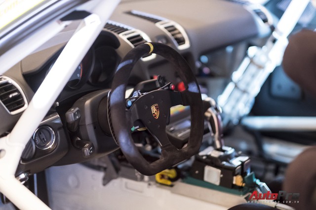 Chi tiết xe đua thể thao Porsche Cayman GT4 ClubSport vừa được giới thiệu tại Việt Nam - Ảnh 8.