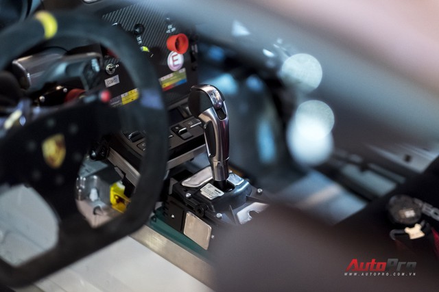 Chi tiết xe đua thể thao Porsche Cayman GT4 ClubSport vừa được giới thiệu tại Việt Nam - Ảnh 9.