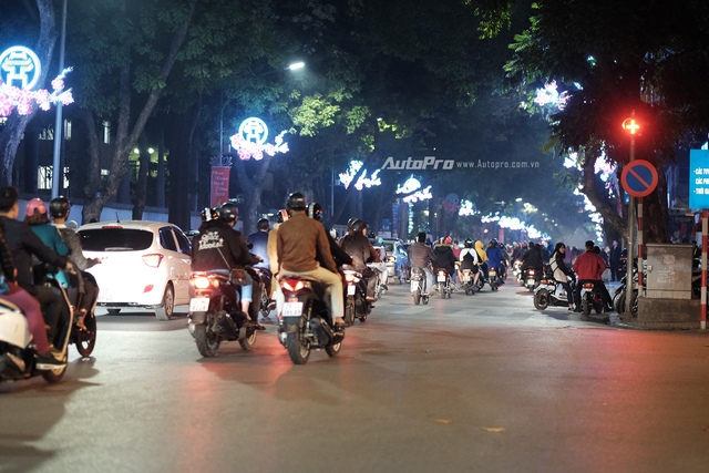 Tối 30 Tết, giao thông Hà Nội đã khác - Ảnh 7.
