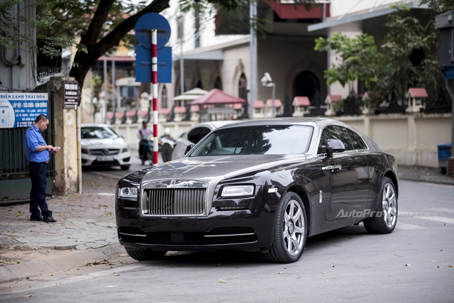 Hà Nội: Bắt gặp Rolls-Royce Wraith xuống phố - Ảnh 6.