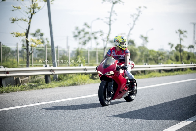 Hà Nội: Hàng chục xe Ducati Panigale hội tụ - Ảnh 2.