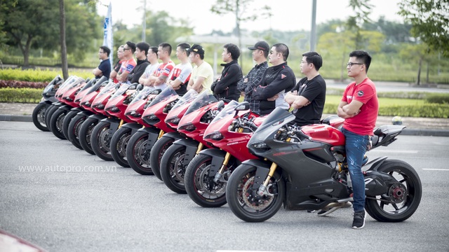 Hà Nội: Hàng chục xe Ducati Panigale hội tụ
