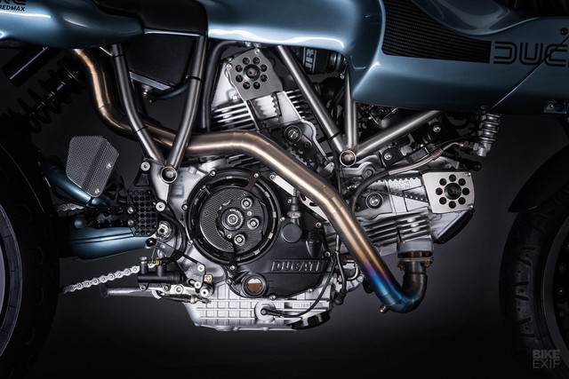 Không mua được xe mới, người đạo diễn quyết định độ Ducati cổ vượt mong đợi - Ảnh 3. Không mua được xe mới, người đạo diễn quyết định độ Ducati cổ vượt mong đợi - Ảnh 3.