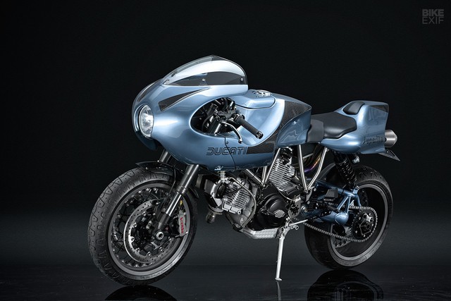 Không mua được xe mới, người đạo diễn quyết định độ Ducati cổ vượt mong đợi - Ảnh 1. Không mua được xe mới, người đạo diễn quyết định độ Ducati cổ vượt mong đợi - Ảnh 1.