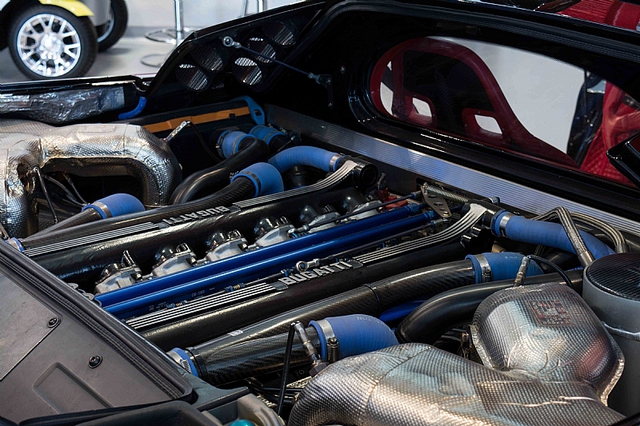 Bugatti EB110 SS - Siêu xe thập niên 90 có giá rao bán 26,5 tỷ Đồng - Ảnh 10.