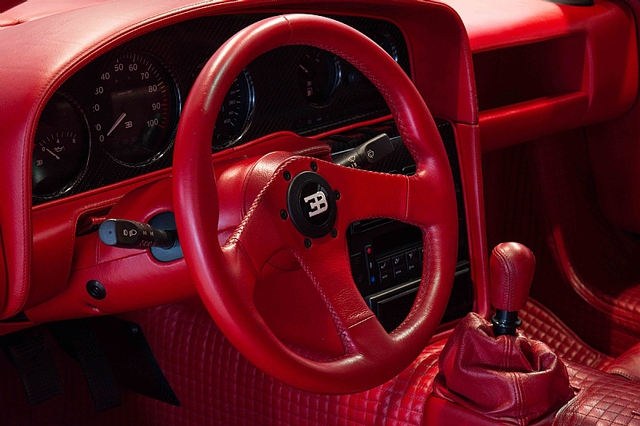 Bugatti EB110 SS - Siêu xe thập niên 90 có giá rao bán 26,5 tỷ Đồng - Ảnh 11.