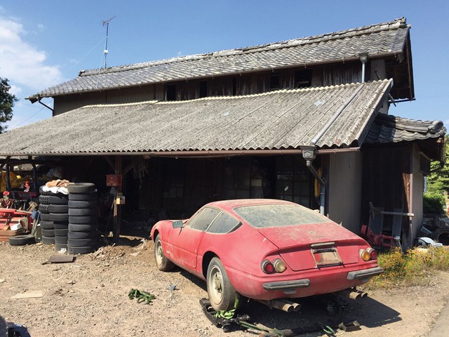 Chiếc Ferrari cổ bị bỏ quên 40 năm bám đầy bụi bẩn được bán với giá 49 tỷ Đồng - Ảnh 7.