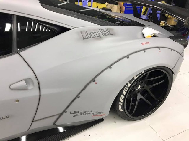 Chiêm ngưỡng bộ áo mới trên siêu xe Ferrari 458 Italia độ Liberty Walk độc nhất Việt Nam - Ảnh 8. Chiêm ngưỡng bộ áo mới trên siêu xe Ferrari 458 Italia độ Liberty Walk độc nhất Việt Nam - Ảnh 8.