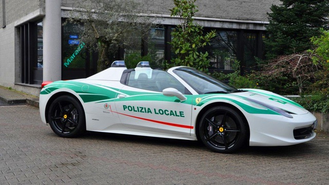 Ferrari 458 Spider từng thuộc sở hữu của mafia được dùng làm xe tuyên truyền