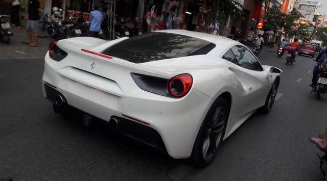 Chiêm ngưỡng siêu xe Ferrari 488 GTB đầu tiên tại Hải Phòng - Ảnh 2. Chiêm ngưỡng siêu xe Ferrari 488 GTB đầu tiên tại Hải Phòng - Ảnh 2.