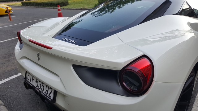 Ferrari 488 GTB của thiếu gia Hà Nội có gì hot? - Ảnh 11.