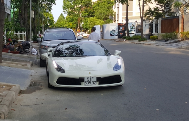 Ferrari 488 GTB của thiếu gia Hà Nội có gì hot? - Ảnh 1.