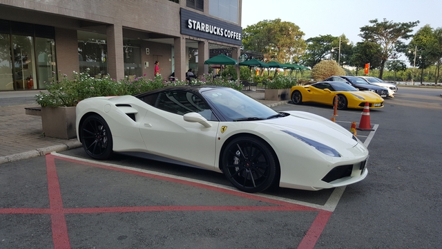 Ferrari 488 GTB của thiếu gia Hà Nội có gì hot? - Ảnh 8.