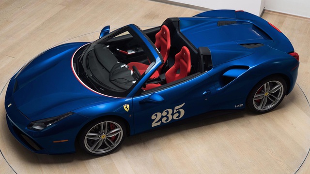 Siêu xe Ferrari 488 mui trần lại có "ấn phẩm" đặc biệt mới