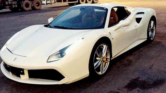 Thêm một siêu xe Ferrari 488 mui trần được đưa về nước