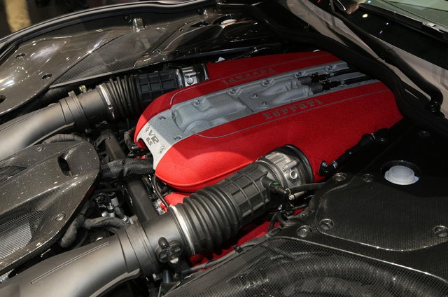 Cận cảnh siêu ngựa Ferrari 812 Superfast - Ảnh 6. Cận cảnh siêu ngựa Ferrari 812 Superfast - Ảnh 6.