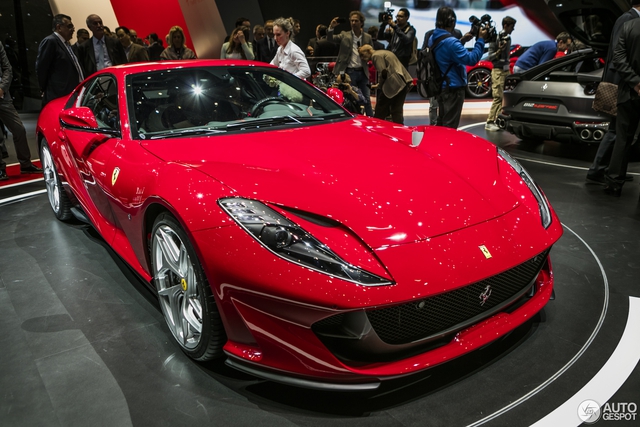 Cận cảnh siêu ngựa Ferrari 812 Superfast - Ảnh 2. Cận cảnh siêu ngựa Ferrari 812 Superfast - Ảnh 2.