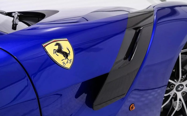 Hàng hiếm Ferrari F12tdf sở hữu ngoại thất lạ mắt được rao bán với mức giá khóc thét - Ảnh 4.