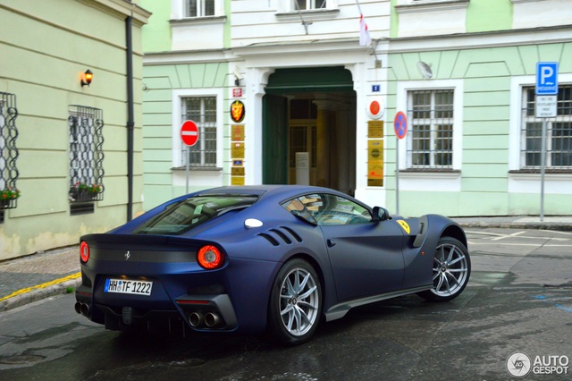 Hàng hiếm Ferrari F12tdf màu lạ xuất hiện tại Cộng hòa Séc - Ảnh 10.