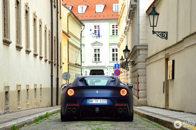 Hàng hiếm Ferrari F12tdf màu lạ xuất hiện tại Cộng hòa Séc - Ảnh 6.