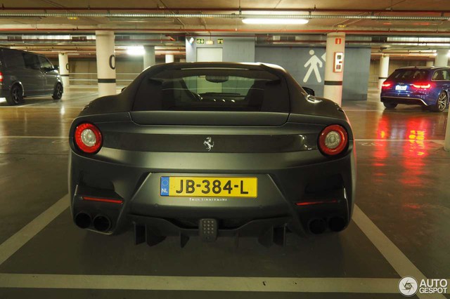 Hàng hiếm Ferrari F12tdf màu đem nhám lạ mắt xuất hiện tại Barcelona - Ảnh 2.