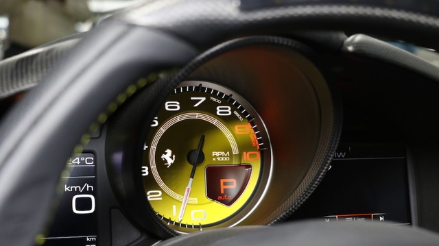 Giật mình với giá bán của chiếc Ferrari F12tdf tại đại lý bán Pagani Huayra cho Minh Nhựa - Ảnh 8.